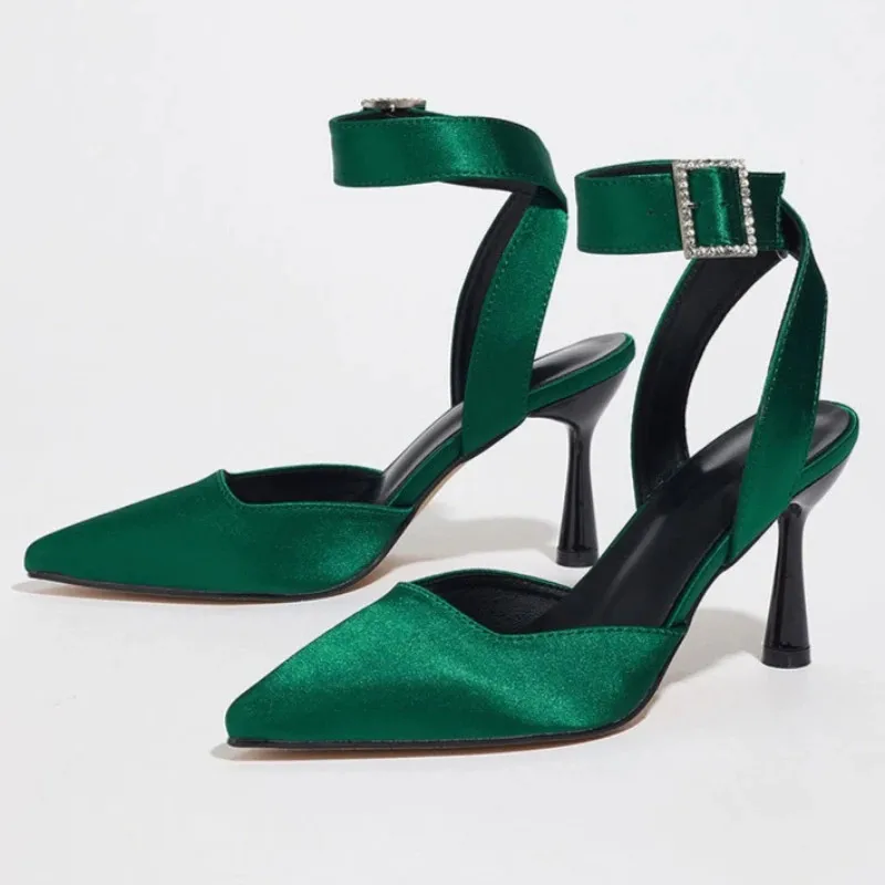 Сексуальные женские туфли-лодочки с острым носком на высоком каблуке из лакированной кожи с ремешком на щиколотке, офисные туфли, элегантные женские босоножки на тонком каблуке, та́ко́нес
Сексуальные женские туфли-лодочки с острым носком на высоком каблуке из лакированной кожи с ремешком на щиколотке, офисные туфли, элегантные женские босоножки на тонком каблуке, та́ко́нес