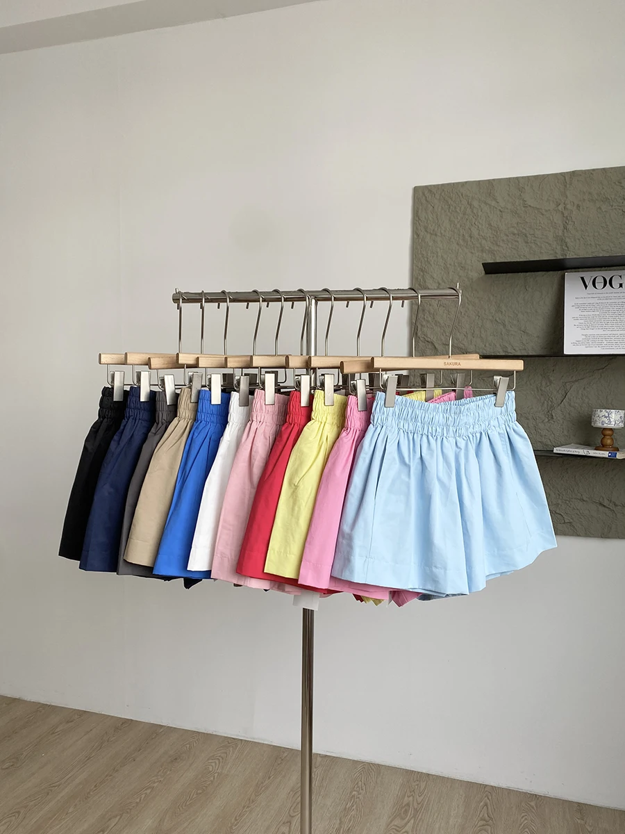 Женские летние шорты ярких цветов с эластичной резинкой на талии и широкими штанинами, женские повседневные однотонные свободные короткие брюки с высокой талией
Женские летние шорты ярких цветов с эластичной резинкой на талии и широкими штанинами, женские повседневные однотонные свободные короткие брюки с высокой талией