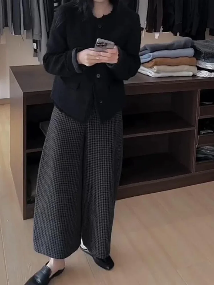 Женские широкие брюки с высокой талией, на флисовой подкладке, в корейском стиле, в клетку, свободного кроя, укороченные, утягивающие, повседневные, в стиле Харадзюку
Женские широкие брюки с высокой талией, на флисовой подкладке, в корейском стиле, в клетку, свободного кроя, укороченные, утягивающие, повседневные, в стиле Харадзюку