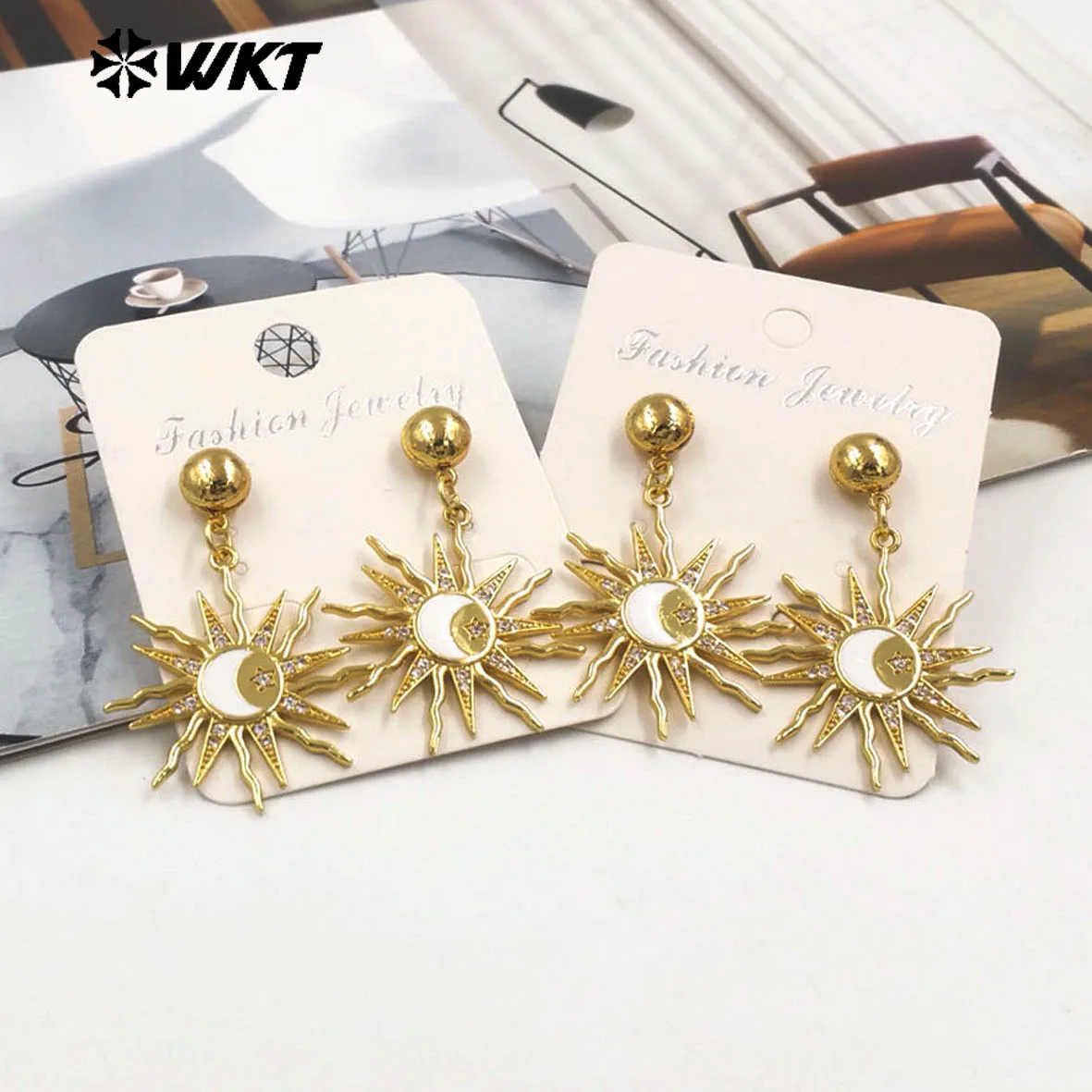 WT-ME118 Wholesale Newest Studs Gold Color Plated With Natural Shell Cubic Zircon Sun Shape Earrings Ladies Elegant Style
WT-ME118 Wholesale Newest Studs Gold Color Plated With Natural Shell Cubic Zircon Sun Shape Earrings Ladies Elegant Style