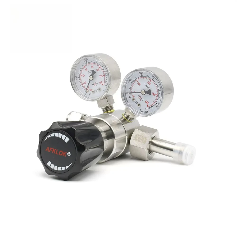 Регулятор газа на входе 6000 фунтов на квадратный дюйм. Выходное отверстие 3000 фунтов на квадратный дюйм с манометром для CO2/кислорода/силирода/жидорода для лаборатории/промышленности. 
Регулятор газа на входе 6000 фунтов на квадратный дюйм. Выходное отверстие 3000 фунтов на квадратный дюйм с манометром для CO2/кислорода/силирода/жидорода для лаборатории/промышленности.