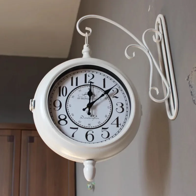 American Countryside Double Sided Clock Retro Iron Home Decorations for Living Room Wall Watch Scanning Movement Silent Clocks
American Countryside Double Sided Clock Retro Iron Home Decorations for Living Room Wall Watch Scanning Movement Silent Clocks
