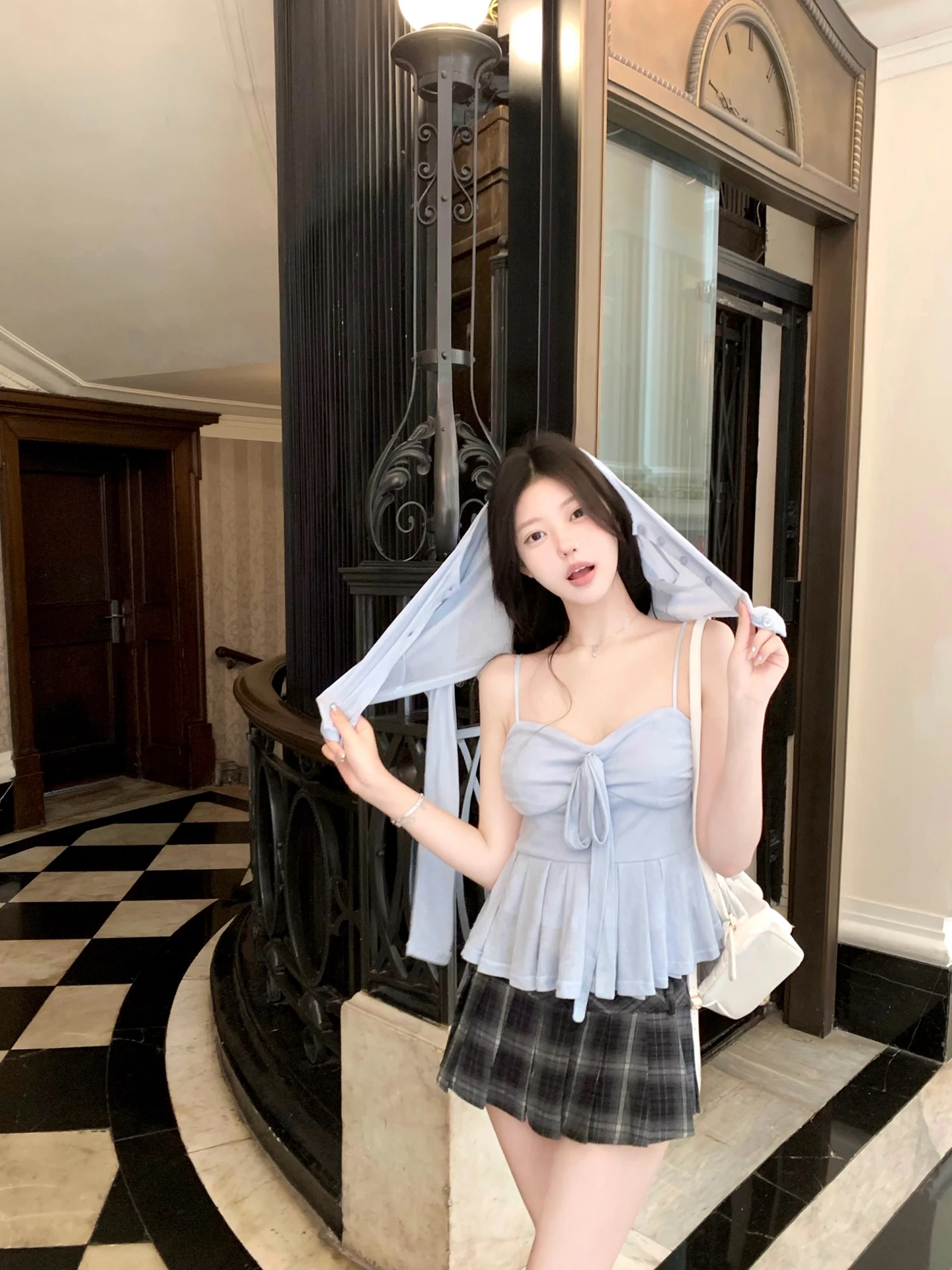 Вязаный кардиган Sweet Fing с узлом на бретельках, повседневный свободный длинный све, женская осенняя новинка, модная верхняя одежда
Вязаный кардиган Sweet Fing с узлом на бретельках, повседневный свободный длинный све, женская осенняя новинка, модная верхняя одежда