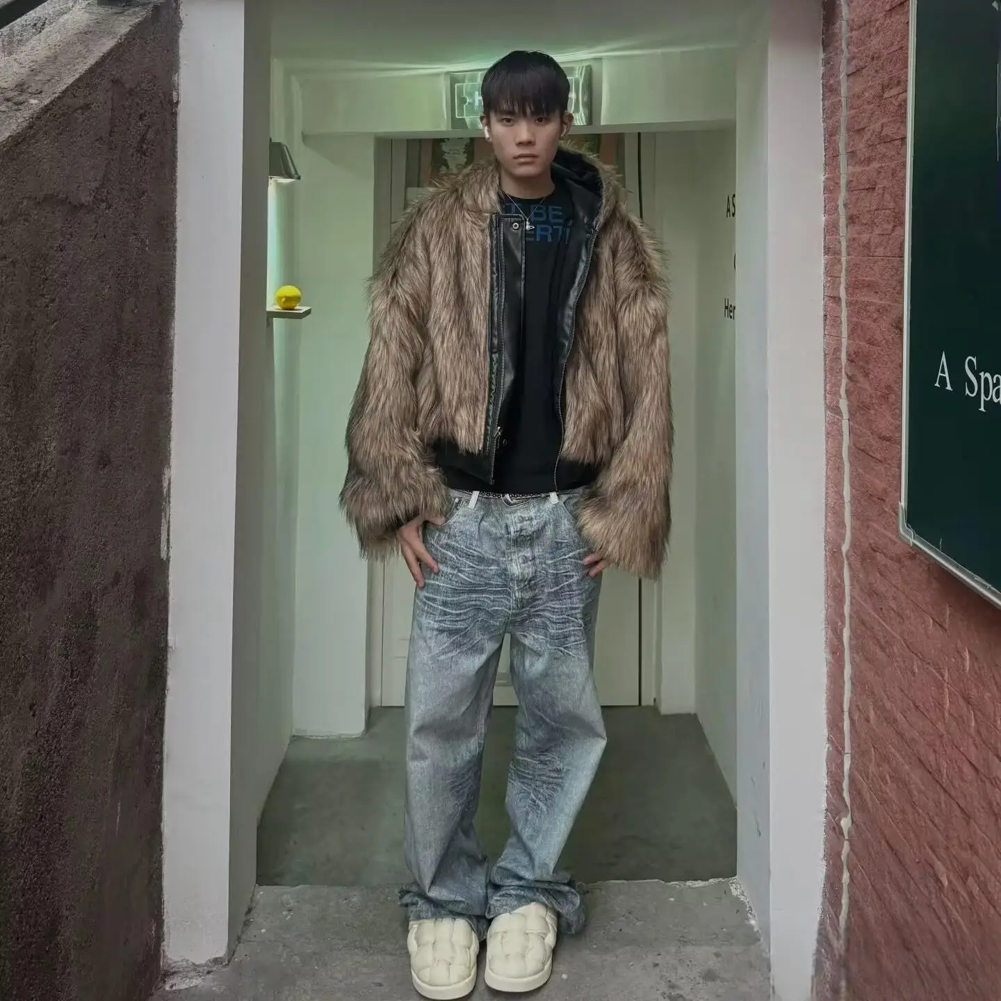 2025 New Winter Double-sided Wearable High-quality Fur Coat Men's Handsome Hooded Fur Jacket Trend
2025 New Winter Double-sided Wearable High-quality Fur Coat Men's Handsome Hooded Fur Jacket Trend