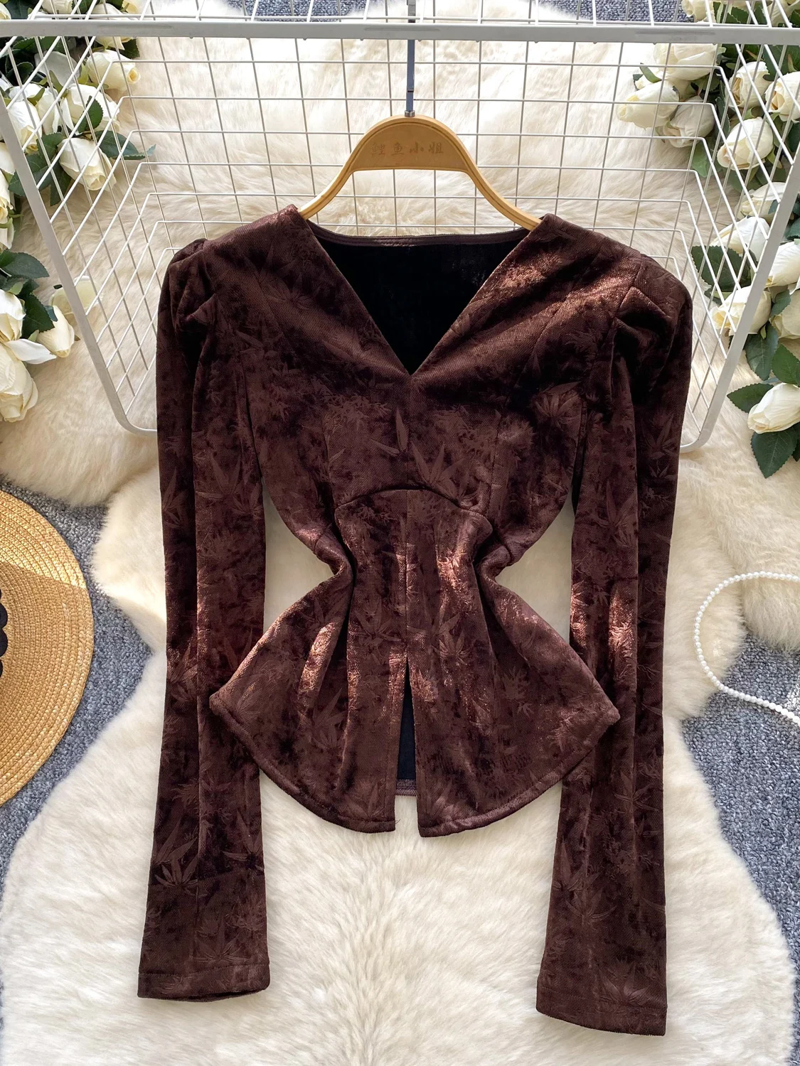 Women's Brown V-Neck Shirts Blouses Y2k Vintage 2000s Elegant Long Sleeve Velvet Shirt For Women Fashion Clothes Spring Autumn
Women's Brown V-Neck Shirts Blouses Y2k Vintage 2000s Elegant Long Sleeve Velvet Shirt For Women Fashion Clothes Spring Autumn