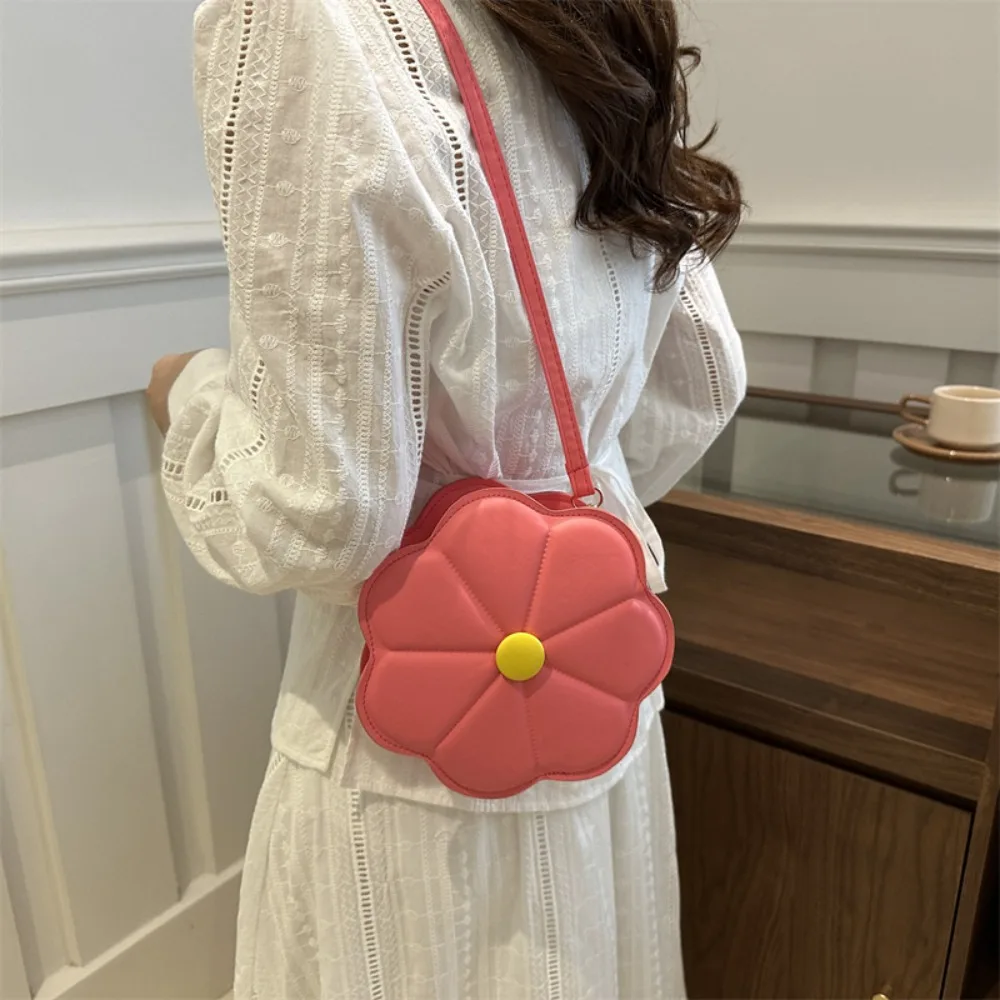 PU Leather Flower Shape Handbag Korean Style Portable Crossbody Bag Solid Color Large Capacity Single Shoulder Bag Girl
PU Leather Flower Shape Handbag Korean Style Portable Crossbody Bag Solid Color Large Capacity Single Shoulder Bag Girl