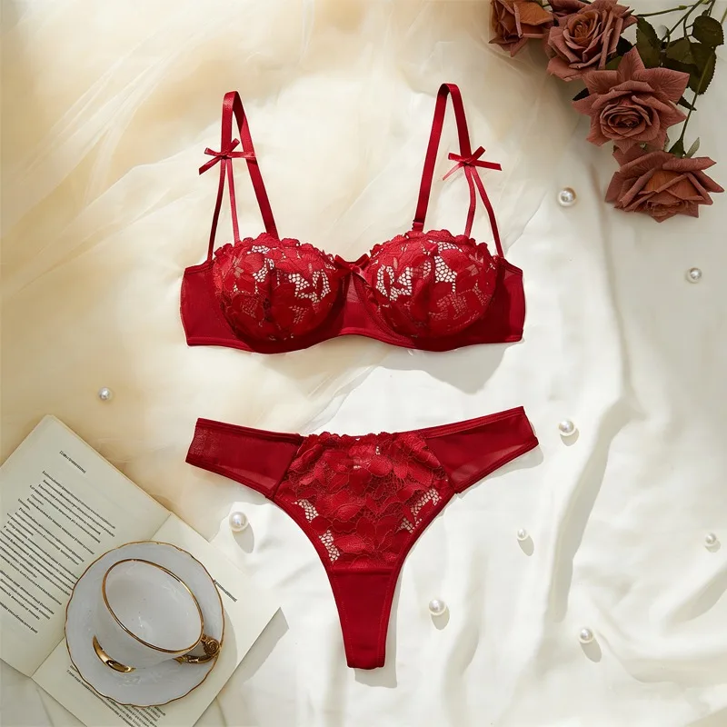 Женский комплект нижнего белья с красной цветочной вышивкой и кружевным дизайном, полупрозрачный, комфортный, дышащий, сексуальный.
Женский комплект нижнего белья с красной цветочной вышивкой и кружевным дизайном, полупрозрачный, комфортный, дышащий, сексуальный.