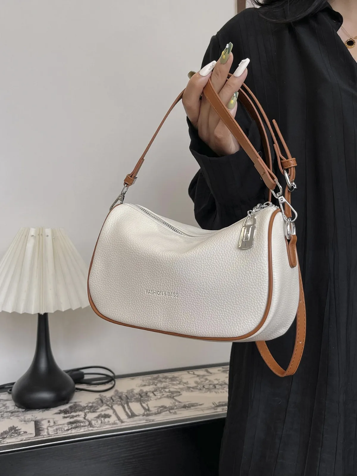 Elegant Small Crescent Crossbody Handbag For Women Retro Classic PU Leather Pillow Handbag Cute Crossbody Hobo Purse For Gifts
Elegant Small Crescent Crossbody Handbag For Women Retro Classic PU Leather Pillow Handbag Cute Crossbody Hobo Purse For Gifts