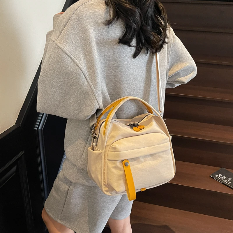 Oxford Fabric Shoulder Bag Multi-pocket Lightweight Sports Bag for Women Handbag Casual Crossbody Bags Solid Color Commuter Bag
Oxford Fabric Shoulder Bag Multi-pocket Lightweight Sports Bag for Women Handbag Casual Crossbody Bags Solid Color Commuter Bag