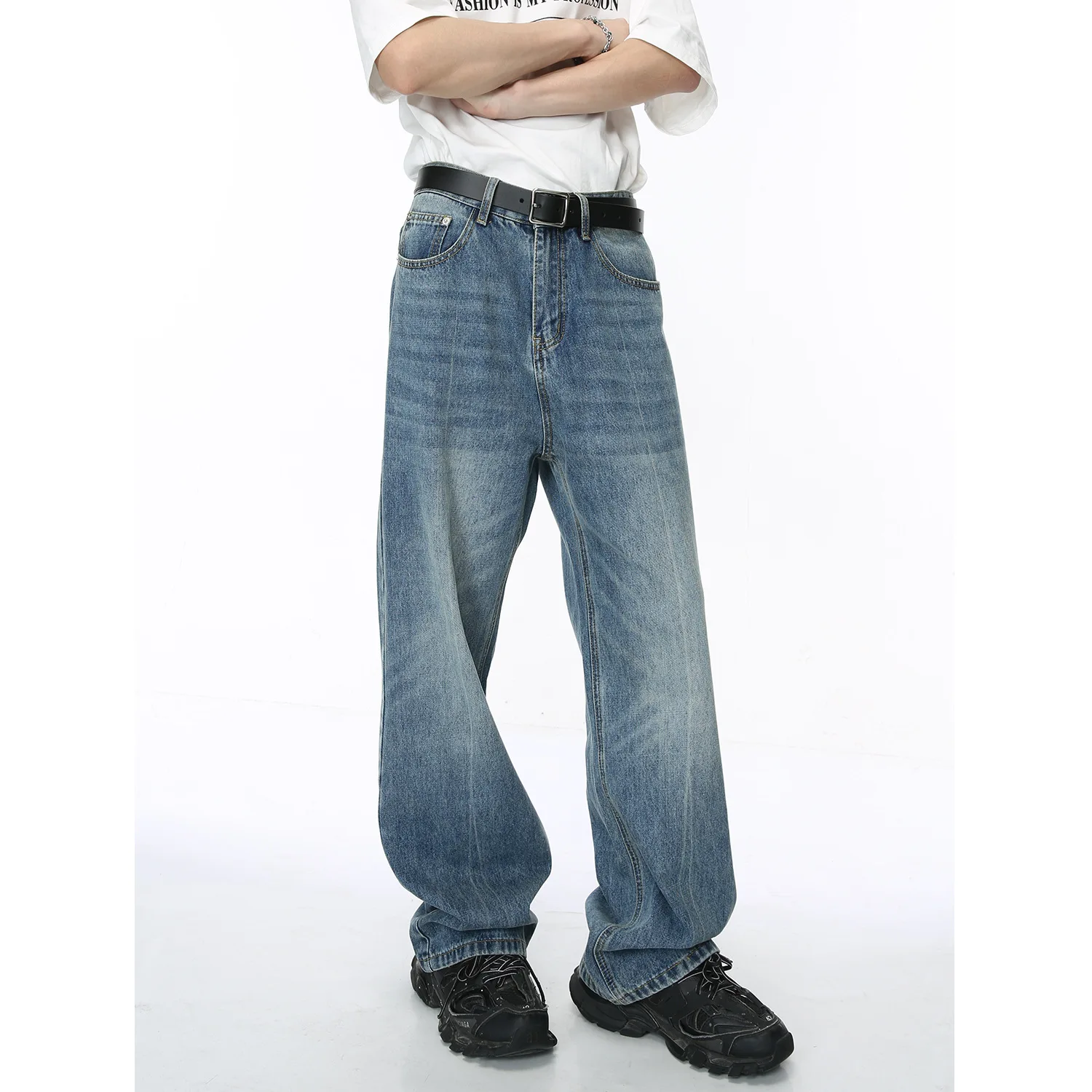Мужские корейские свободные повседневные модные широкие потертые синие джинсы в стиле ретро, прямые уличные джинсовые брюки, мужские
Мужские корейские свободные повседневные модные широкие потертые синие джинсы в стиле ретро, прямые уличные джинсовые брюки, мужские