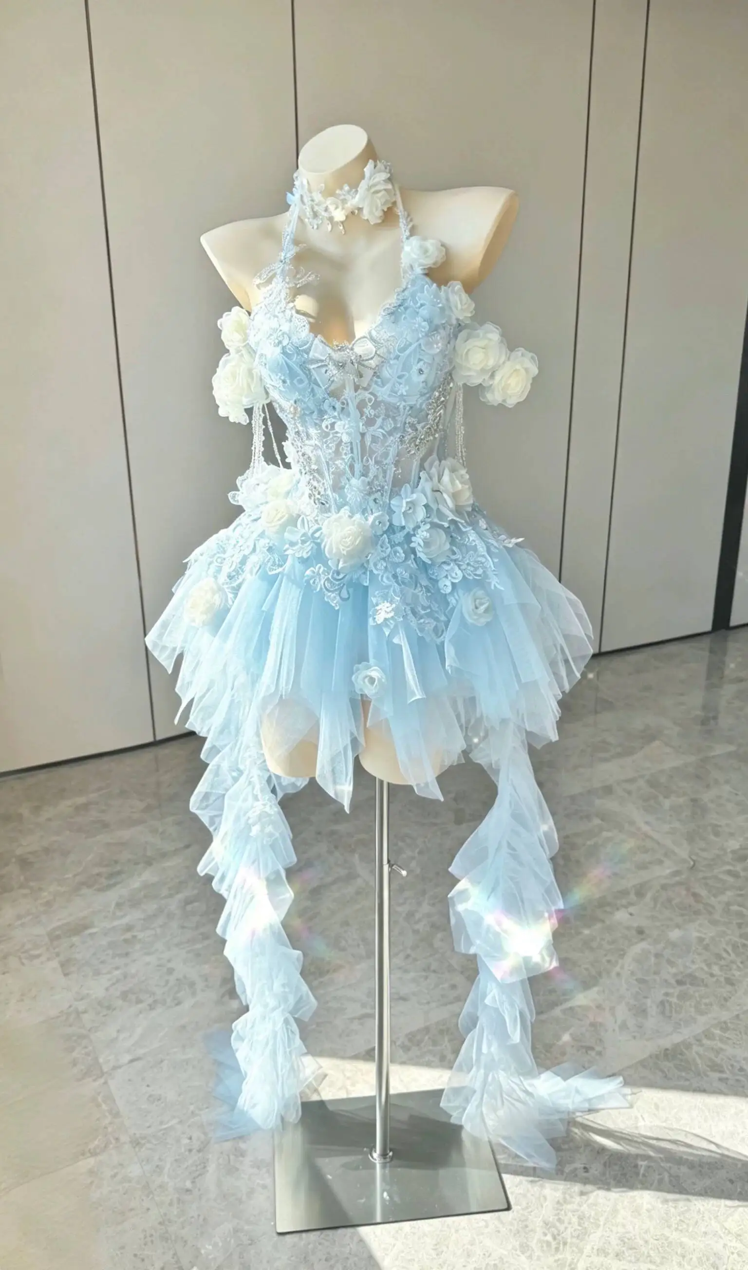 ZIWU Design Blue And White Dreamy Princess Dress With Rose Lace Openwork Performance Costume
ZIWU Design Blue And White Dreamy Princess Dress With Rose Lace Openwork Performance Costume