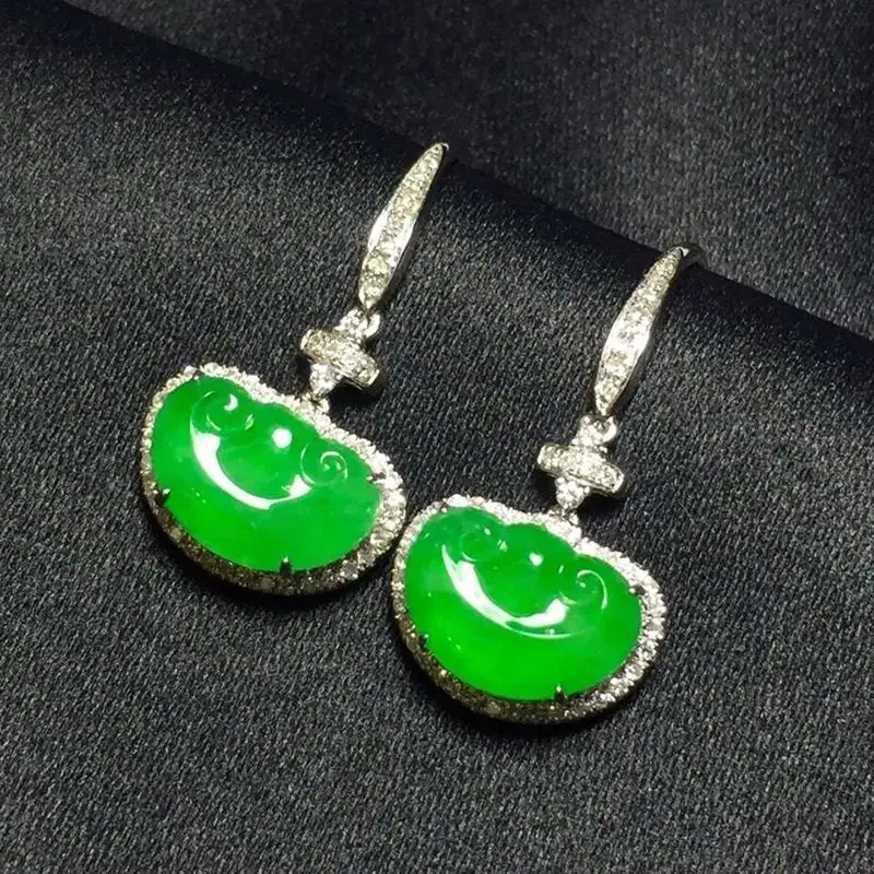 Imitation Zhengyang green high ice Ruyi head inlaid with diamonds, radiant and full, imitation chalcedony ear hook exquisite wom
Imitation Zhengyang green high ice Ruyi head inlaid with diamonds, radiant and full, imitation chalcedony ear hook exquisite wom