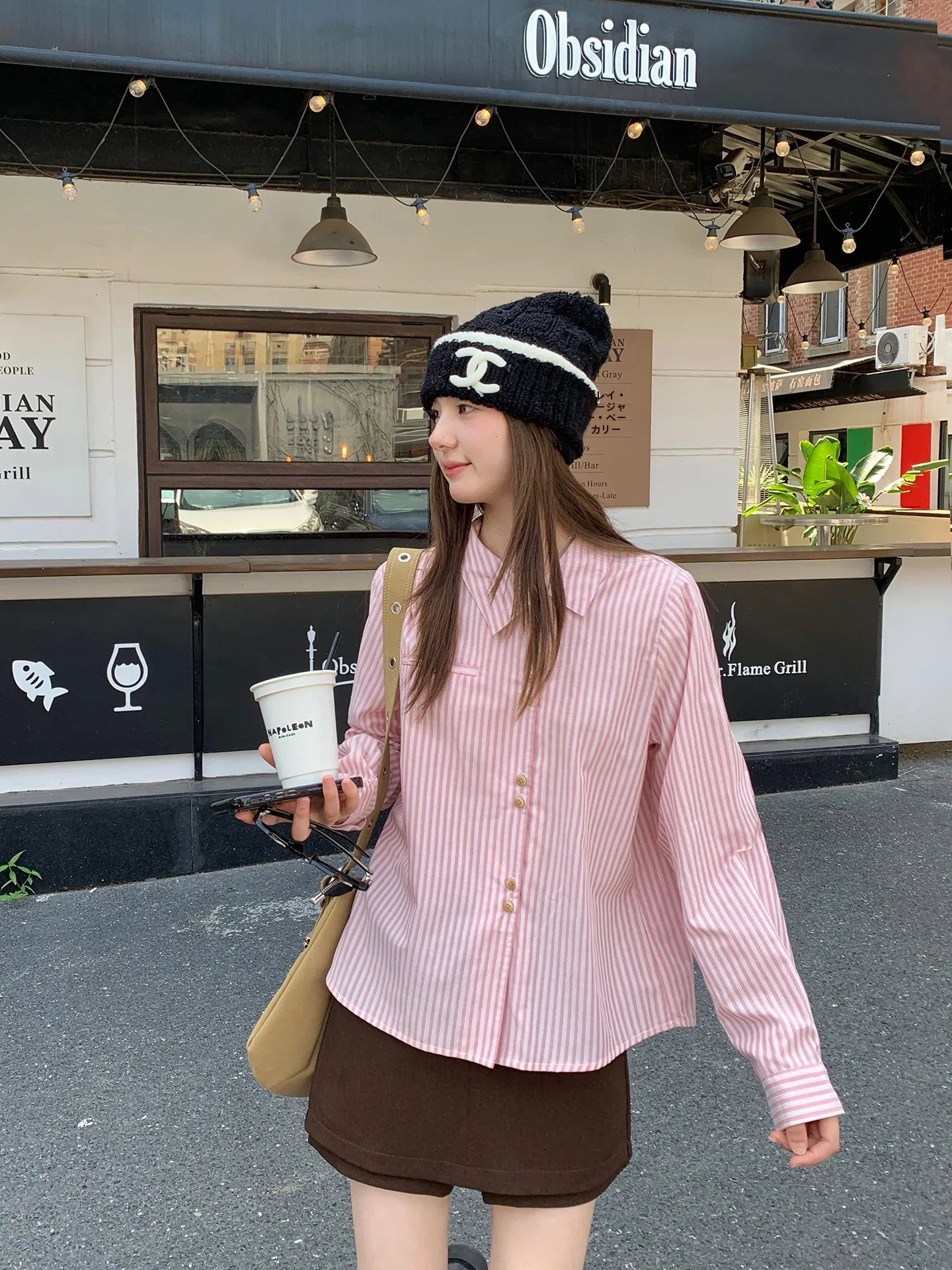 Розовая полосатая короткая рубашка в корейском стиле для женщин, серия Miu, на пуговицах, повседневная, из смесового хлопка и нейлона, готовая к носке на работу
Розовая полосатая короткая рубашка в корейском стиле для женщин, серия Miu, на пуговицах, повседневная, из смесового хлопка и нейлона, готовая к носке на работу