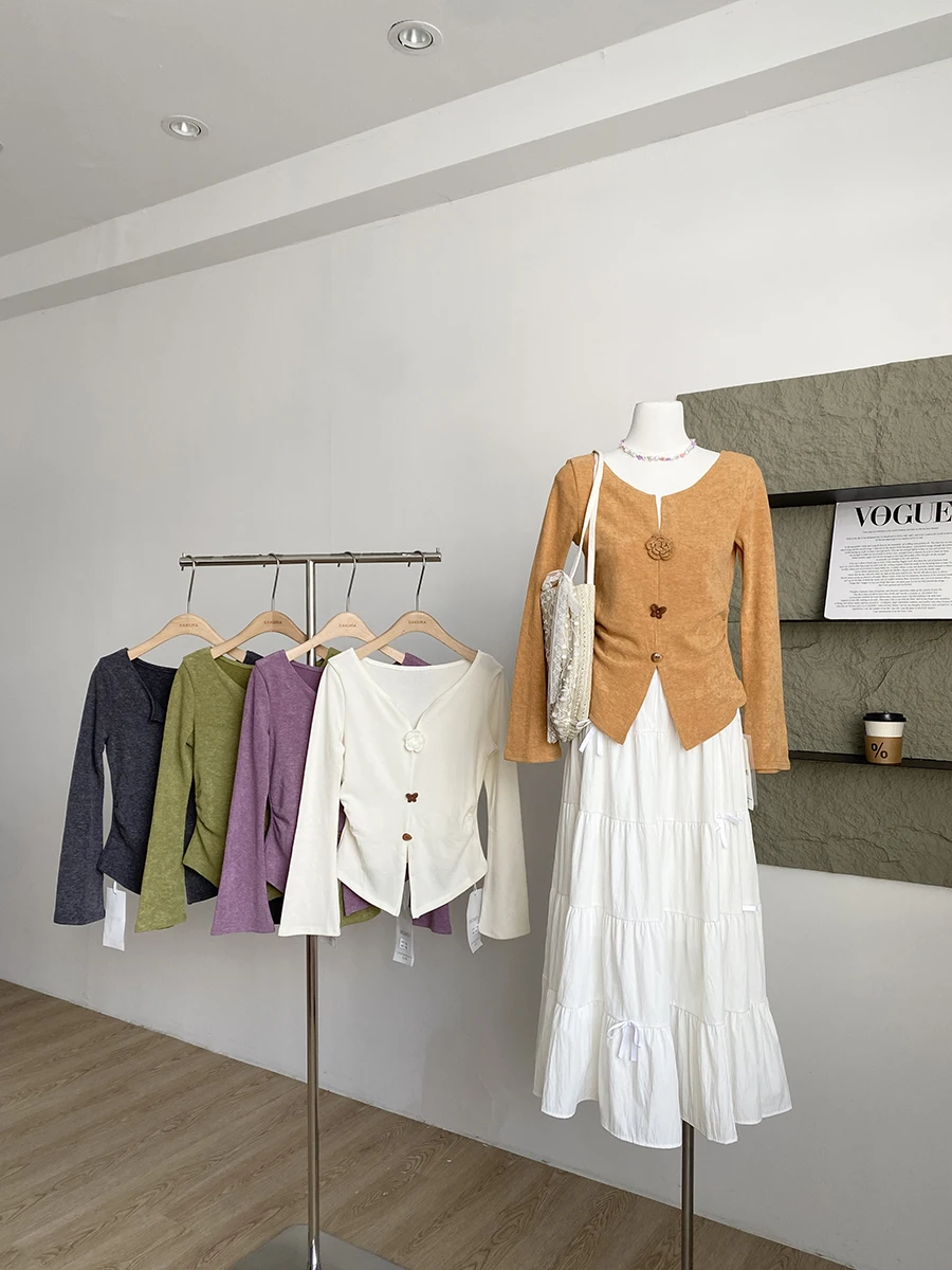 Retro Style Button up Slim Fit Long Sleeve V-Neck Overhead T-Shirt Women's Fashionable Elegant Waist-Cinching Autumn 2025
Retro Style Button up Slim Fit Long Sleeve V-Neck Overhead T-Shirt Women's Fashionable Elegant Waist-Cinching Autumn 2025