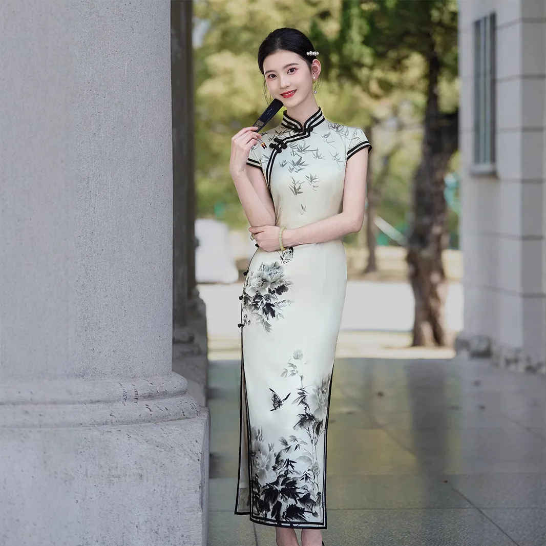 Silk Floral Traditional Vintage Modern Cheongsam Qipao Female Ink Painting Positioning Flower Long Double Layer Improved Retro
Silk Floral Traditional Vintage Modern Cheongsam Qipao Female Ink Painting Positioning Flower Long Double Layer Improved Retro