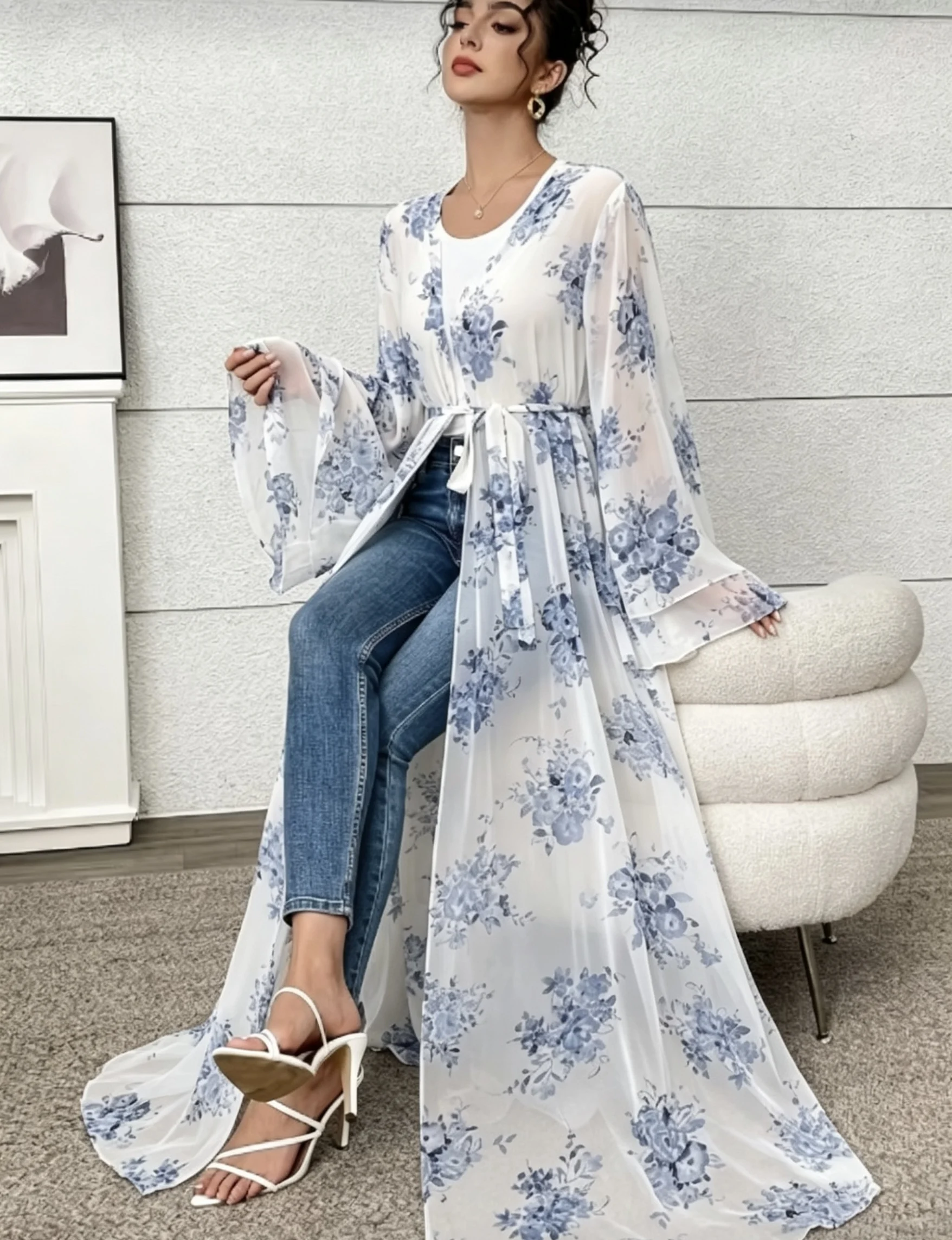 Plus size women's summer thin chiffon cardigan V-neck tie-up blue and white porcelain print long cardigan plus size slimming loo
Plus size women's summer thin chiffon cardigan V-neck tie-up blue and white porcelain print long cardigan plus size slimming loo