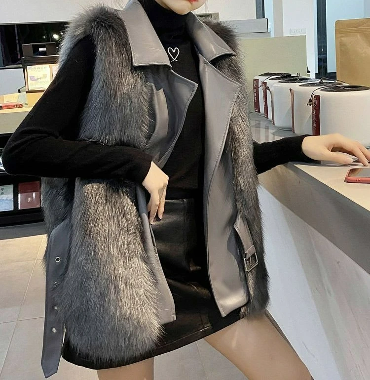 2025 Autumn and Winter New Fur Vest Women's Waist Cinching Slimming Young Casual Fashion Fur Coat
2025 Autumn and Winter New Fur Vest Women's Waist Cinching Slimming Young Casual Fashion Fur Coat