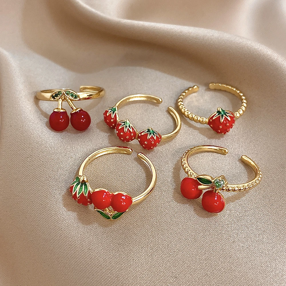 Открытое кольцо серии Greatera Fruit для женщин, медное золото, эмаль, капля масла, вишня, клубника, украшение, ювелирные изделия, новинка лета
Открытое кольцо серии Greatera Fruit для женщин, медное золото, эмаль, капля масла, вишня, клубника, украшение, ювелирные изделия, новинка лета