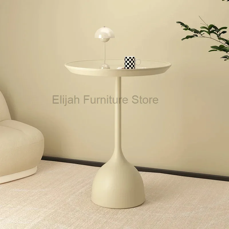 Железная прикроватная тумбочка, роскошная простая современная и креативная полка с краями 
Железная прикроватная тумбочка, роскошная простая современная и креативная полка с краями