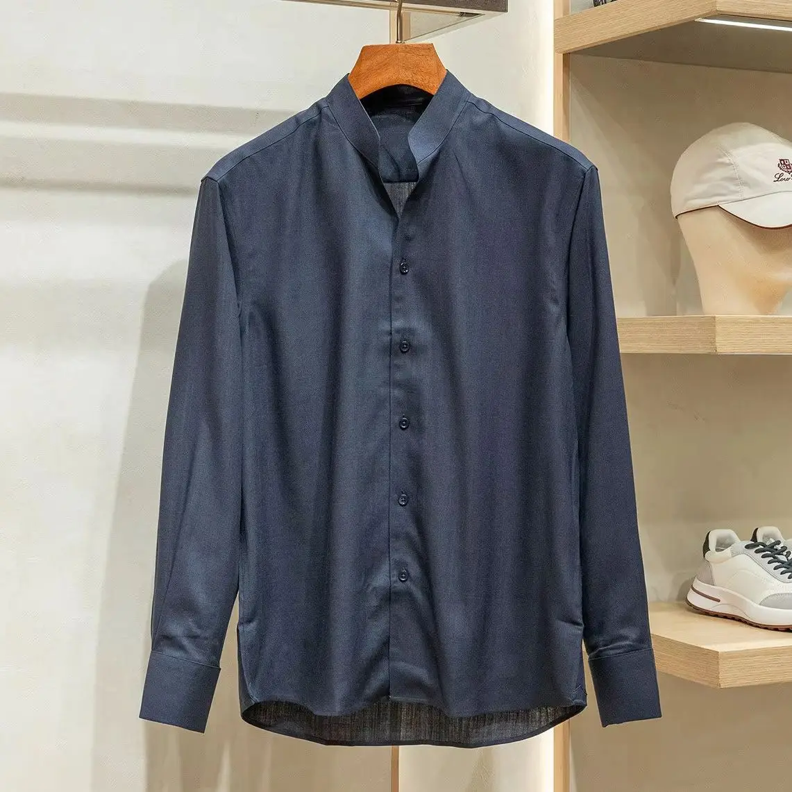 Simple and stylish men's thin collar long-sleeved shirt
Simple and stylish men's thin collar long-sleeved shirt