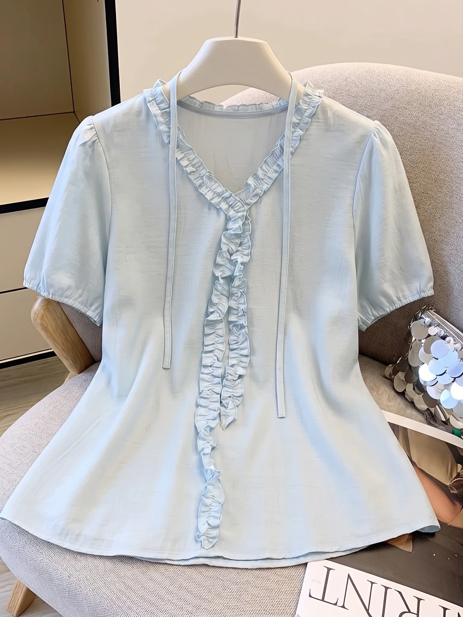 Light Blue Wooden V-neck Women's Shirt Summer New Style Korean Version Loose Fit Commute Wind Short Sleeve Pure Color
Light Blue Wooden V-neck Women's Shirt Summer New Style Korean Version Loose Fit Commute Wind Short Sleeve Pure Color
