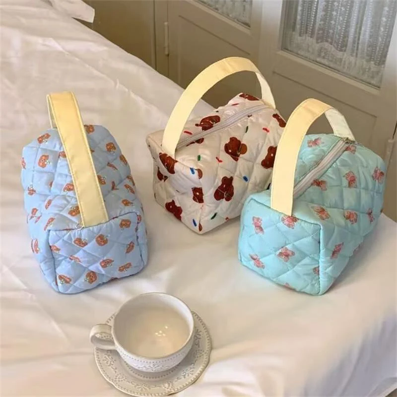 Милая косметичка с медведем, милая хлопковая сумка с пузырьками, косметичка большой емкости, дорожный портативный органайзер для хранения, сумка для хранения подарков
Милая косметичка с медведем, милая хлопковая сумка с пузырьками, косметичка большой емкости, дорожный портативный органайзер для хранения, сумка для хранения подарков