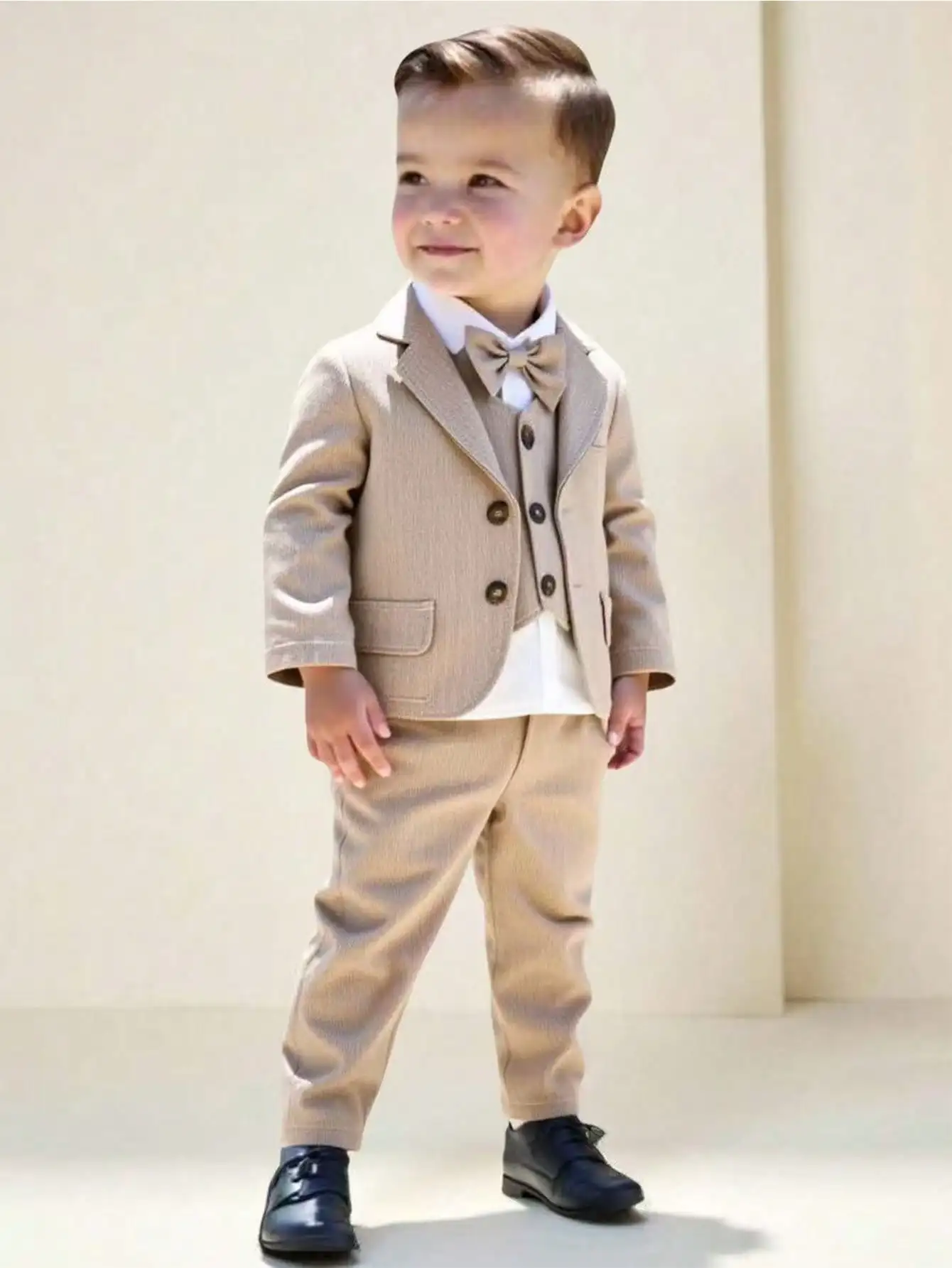 Комплект из 3 предметов: пиджак, жилет и брюки из бежевого вельвета для мальчиков-подростков, для свадеб, вечеринок и торжественных мероприятий
Комплект из 3 предметов: пиджак, жилет и брюки из бежевого вельвета для мальчиков-подростков, для свадеб, вечеринок и торжественных мероприятий