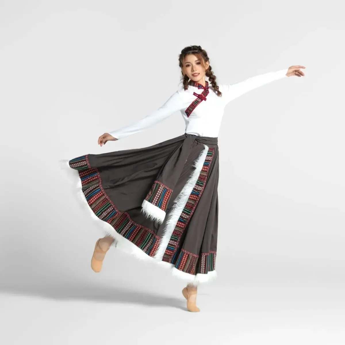 New Tibetan Grand Dress Female Dance Art Exam Performance Practice Half body Skirt Square Dance Performance Dress Complete Set
New Tibetan Grand Dress Female Dance Art Exam Performance Practice Half body Skirt Square Dance Performance Dress Complete Set