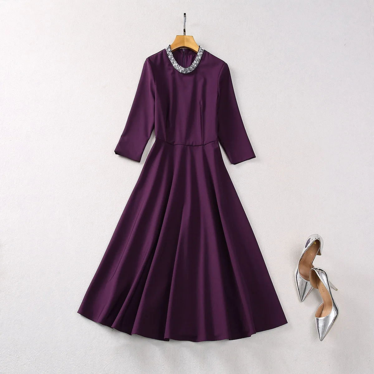European and American women's clothes 2024 spring new Quarter sleeve beading Round neck purple Fashion pleated dress XXL
European and American women's clothes 2024 spring new Quarter sleeve beading Round neck purple Fashion pleated dress XXL