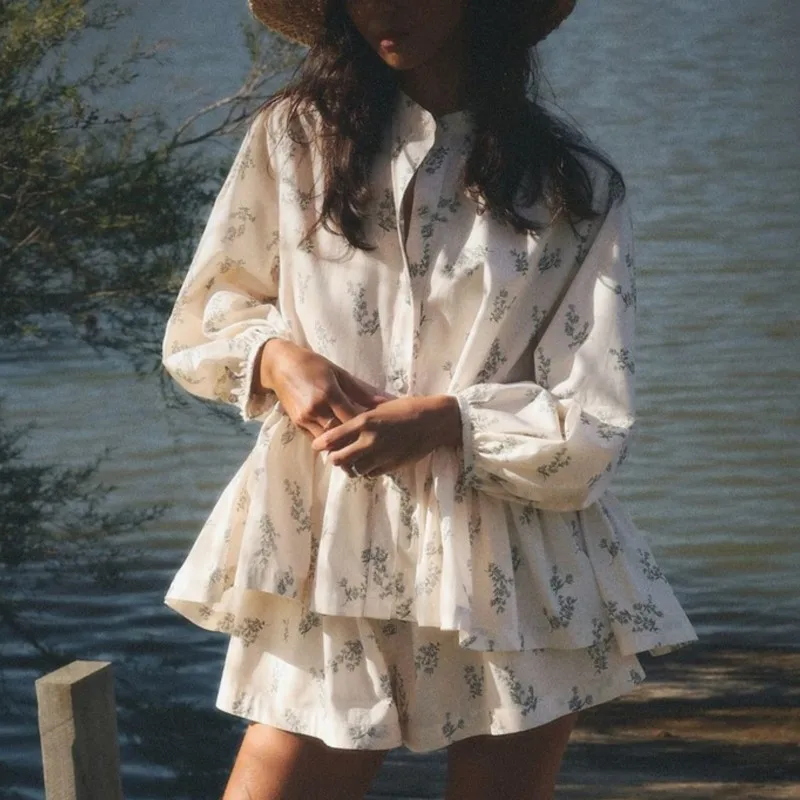 2025 Autumn Fashion Loose Print Shorts Sets For Women 2 Pieces Elegant Long Sleeve Pleated Shirt With High Waist Shorts Set
2025 Autumn Fashion Loose Print Shorts Sets For Women 2 Pieces Elegant Long Sleeve Pleated Shirt With High Waist Shorts Set