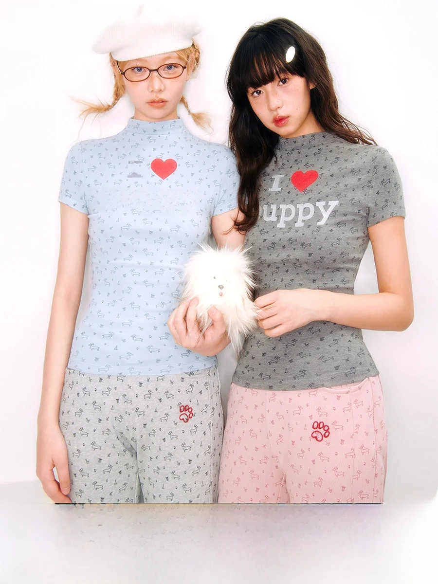 BENAND Love Little Dog Sparkling Print Halftime High Collar Short Sleeve Slim Fit Top Women's Commute Style T-shirt
BENAND Love Little Dog Sparkling Print Halftime High Collar Short Sleeve Slim Fit Top Women's Commute Style T-shirt