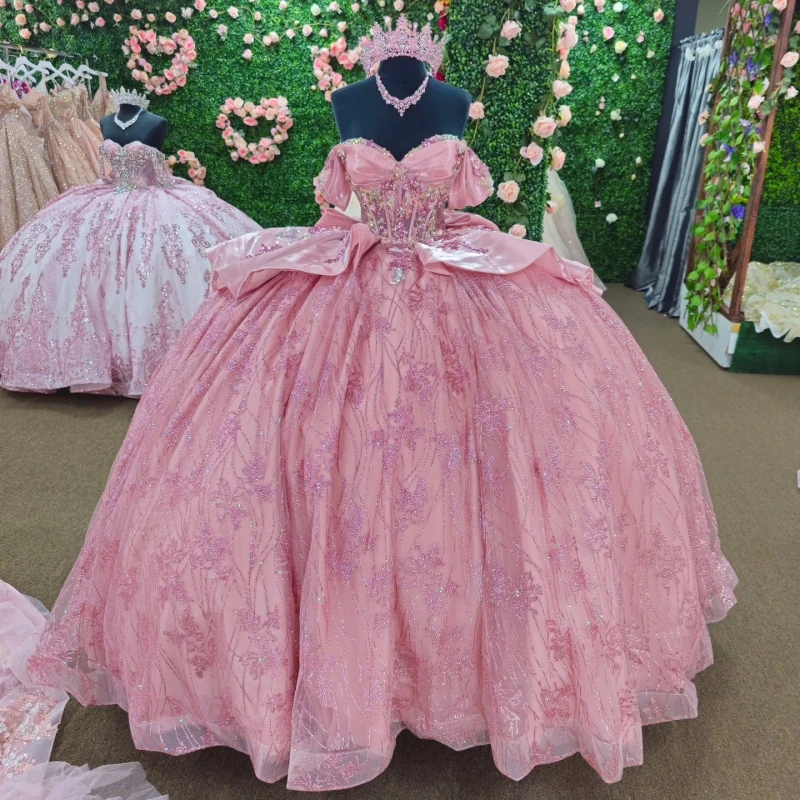 Розовое платье принцессы с открытыми плечами Sweet 16, платья Quinceanera, аппликация с блестками, кружево, бусины, бант, тюль, вечерние, день рождения, Vestidos De 
Розовое платье принцессы с открытыми плечами Sweet 16, платья Quinceanera, аппликация с блестками, кружево, бусины, бант, тюль, вечерние, день рождения, Vestidos De