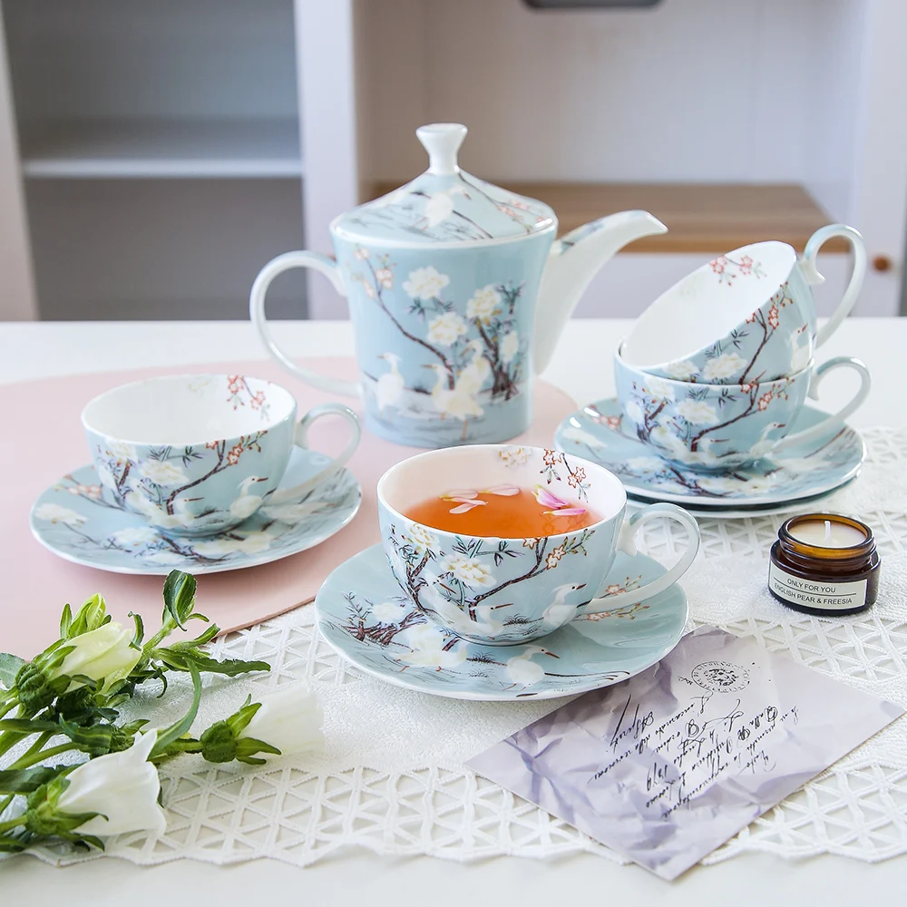Bone China Complete Set Of Tea Sets Teapots Creative Ceramics Black Tea Coffee Cups And Saucers for British tea set Daily Use
Bone China Complete Set Of Tea Sets Teapots Creative Ceramics Black Tea Coffee Cups And Saucers for British tea set Daily Use