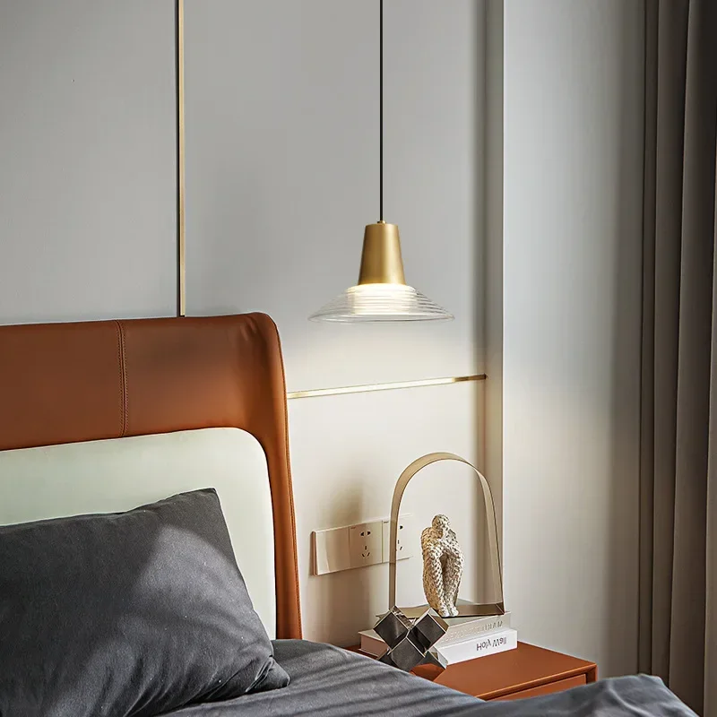 Restaurant bar cafe simple light luxury wind modern UFO chandelier bedside copper high-grade sense
Restaurant bar cafe simple light luxury wind modern UFO chandelier bedside copper high-grade sense