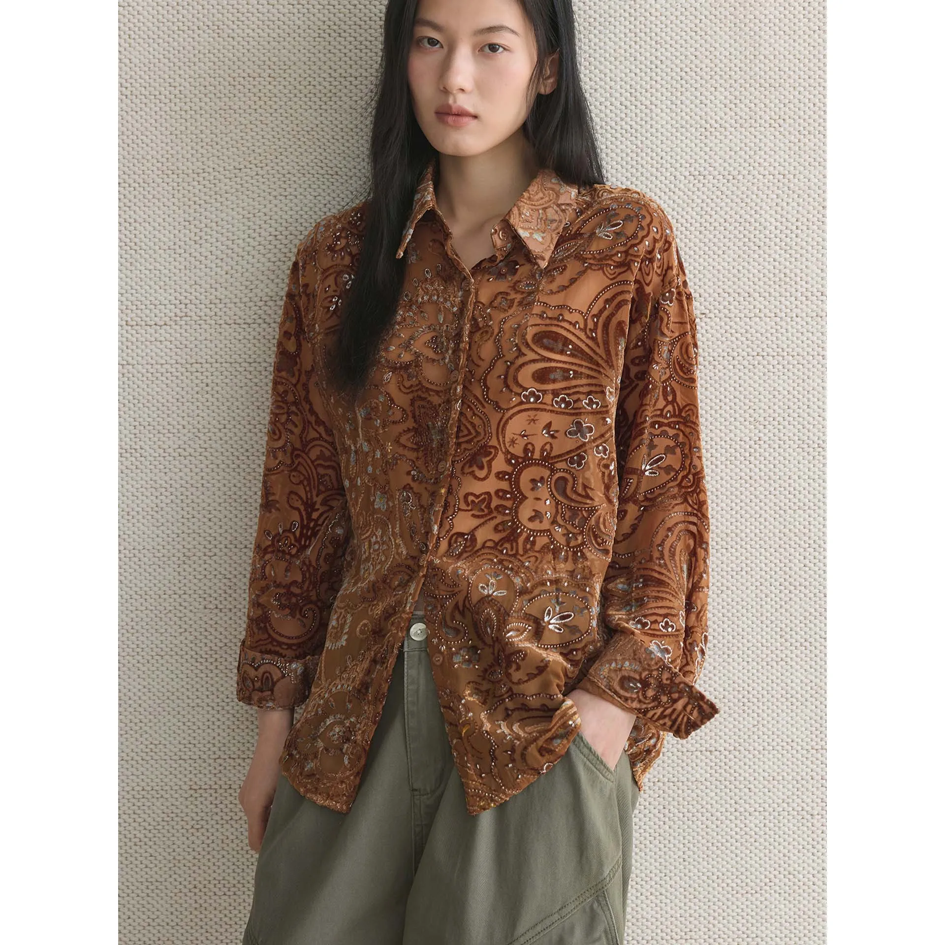 Весенняя модная прозрачная рубашка с отложным воротником и флокированным принтом в стиле ретро, мягкий топ для женщин
Весенняя модная прозрачная рубашка с отложным воротником и флокированным принтом в стиле ретро, мягкий топ для женщин