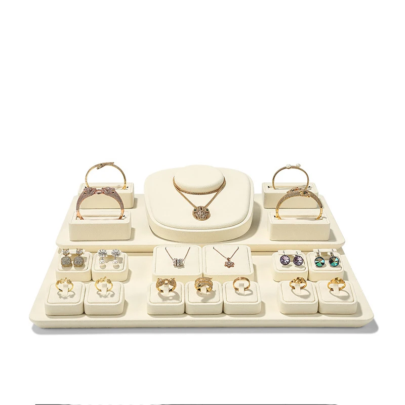 Подставка для демонстрации ювелирных изделий: колье, колец, браслетов, нефрита; реквизит для демонстрации украшений, витринная подставка, стенд для демонстрации аксессуаров.
Подставка для демонстрации ювелирных изделий: колье, колец, браслетов, нефрита; реквизит для демонстрации украшений, витринная подставка, стенд для демонстрации аксессуаров.