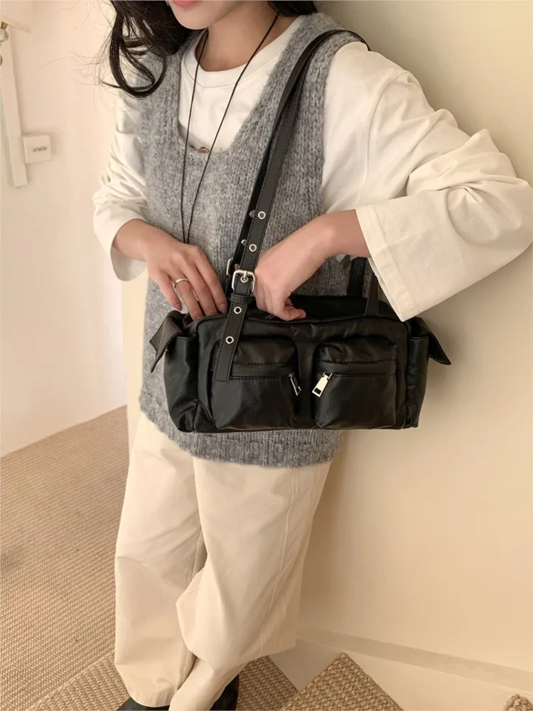 Soft PU Leather Shoulder Bags Women Fashion Multi Pocket Large Capacity Underarm Bag 2025 New Korean High-quality Trend Handbags
Soft PU Leather Shoulder Bags Women Fashion Multi Pocket Large Capacity Underarm Bag 2025 New Korean High-quality Trend Handbags