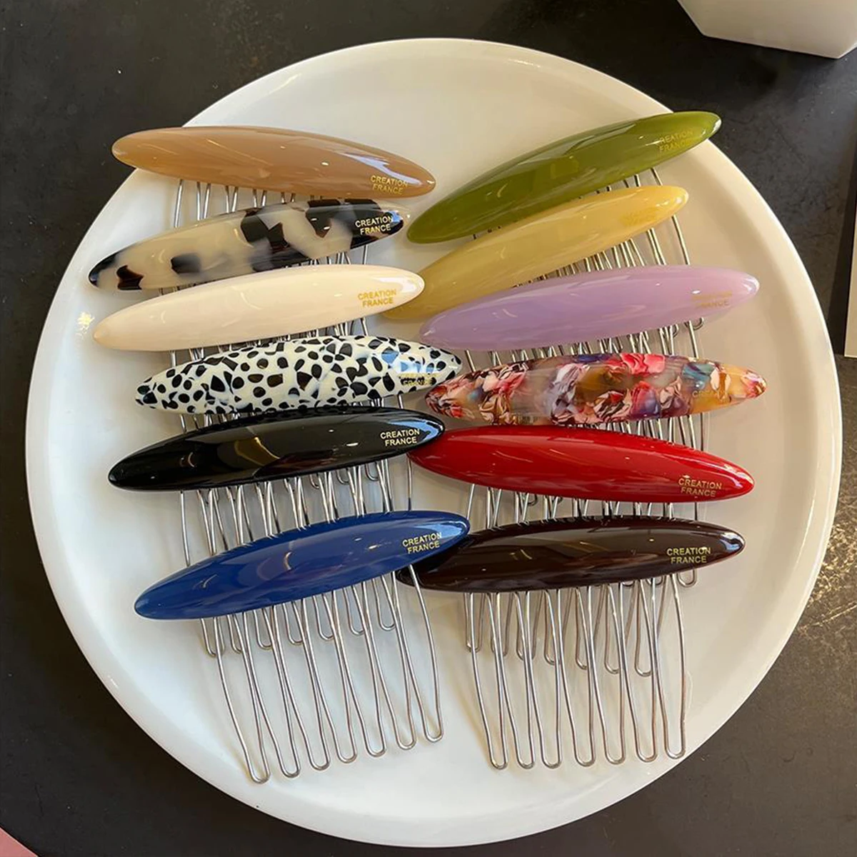 Ретро-гребень для волос в золотом стиле, высококачественный овальный гребень с обратным зубцом, ацетатная боковая заколка, корейская версия гребня для волос.
Ретро-гребень для волос в золотом стиле, высококачественный овальный гребень с обратным зубцом, ацетатная боковая заколка, корейская версия гребня для волос.