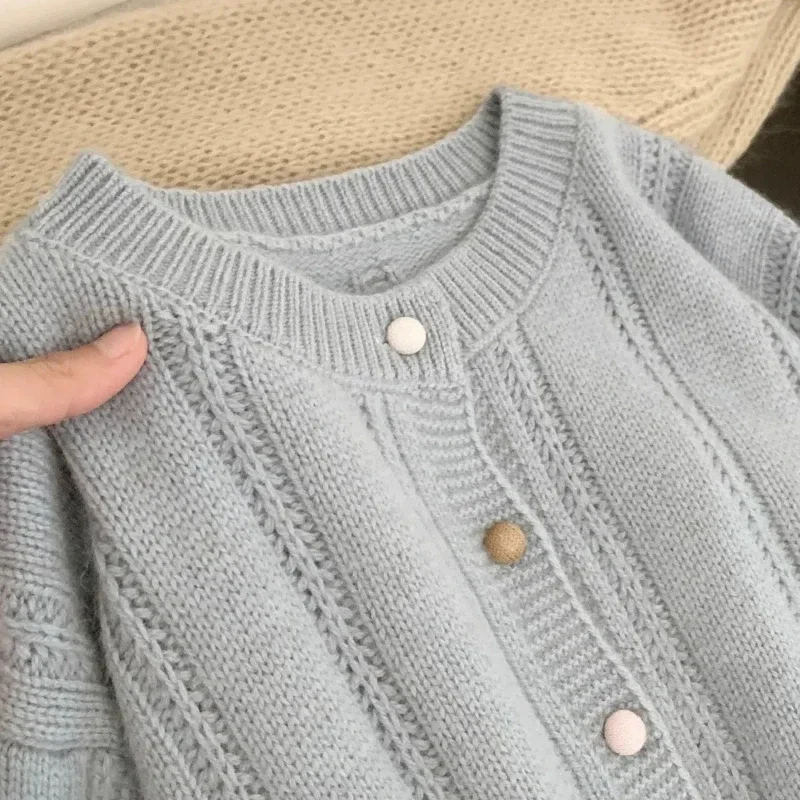 French Style Fashion Autumn Sweaters Women's Solid O-Neck Single Breasted Temperament Sweet Long Sleeve Cardigan Knitted Tops
French Style Fashion Autumn Sweaters Women's Solid O-Neck Single Breasted Temperament Sweet Long Sleeve Cardigan Knitted Tops
