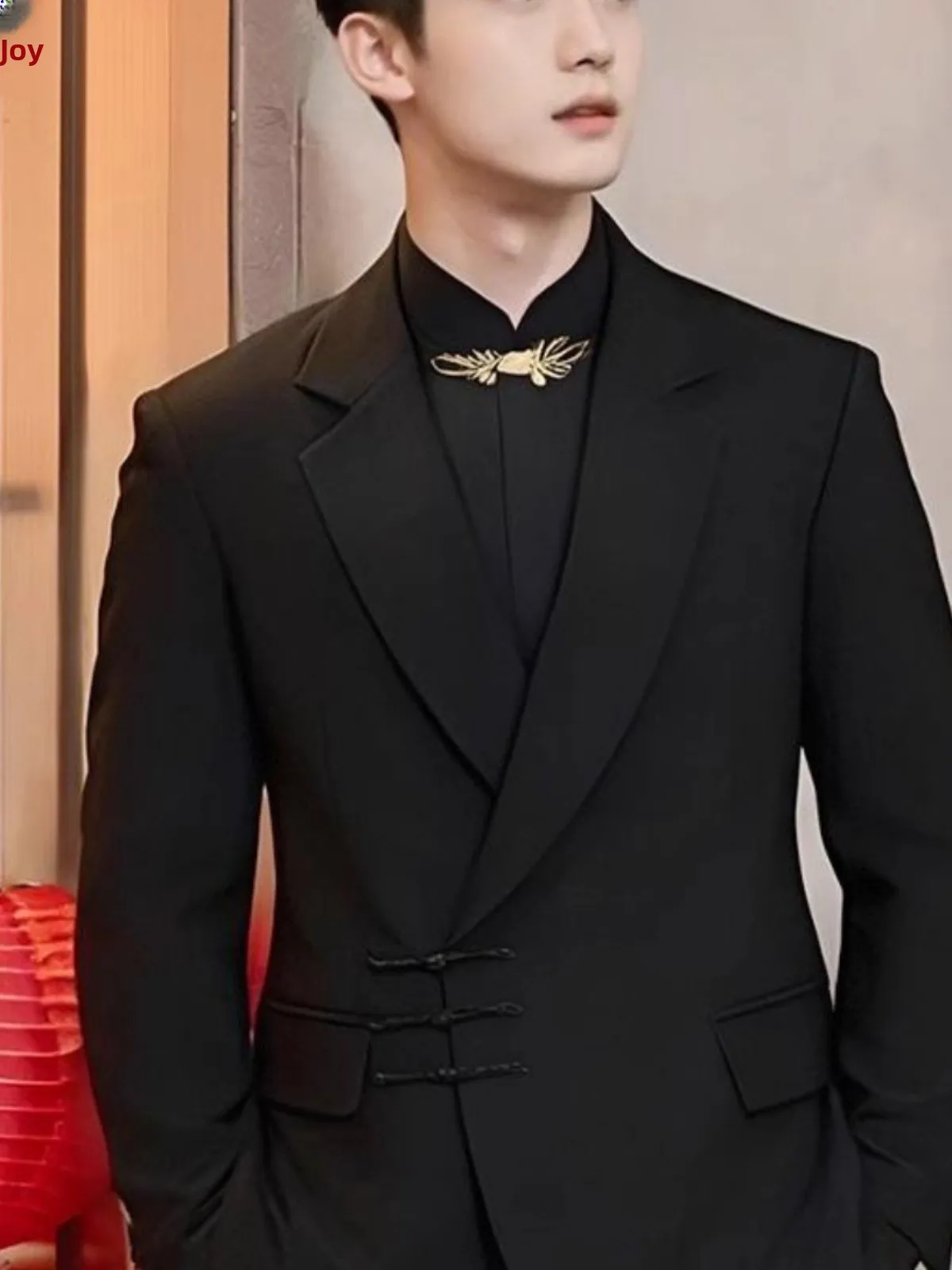 Новый китайский мужской свадебный костюм, повседневный костюм на пуговицах для помолвки и свадьбы, элитный костюм Тан, пальто Zhongan
Новый китайский мужской свадебный костюм, повседневный костюм на пуговицах для помолвки и свадьбы, элитный костюм Тан, пальто Zhongan