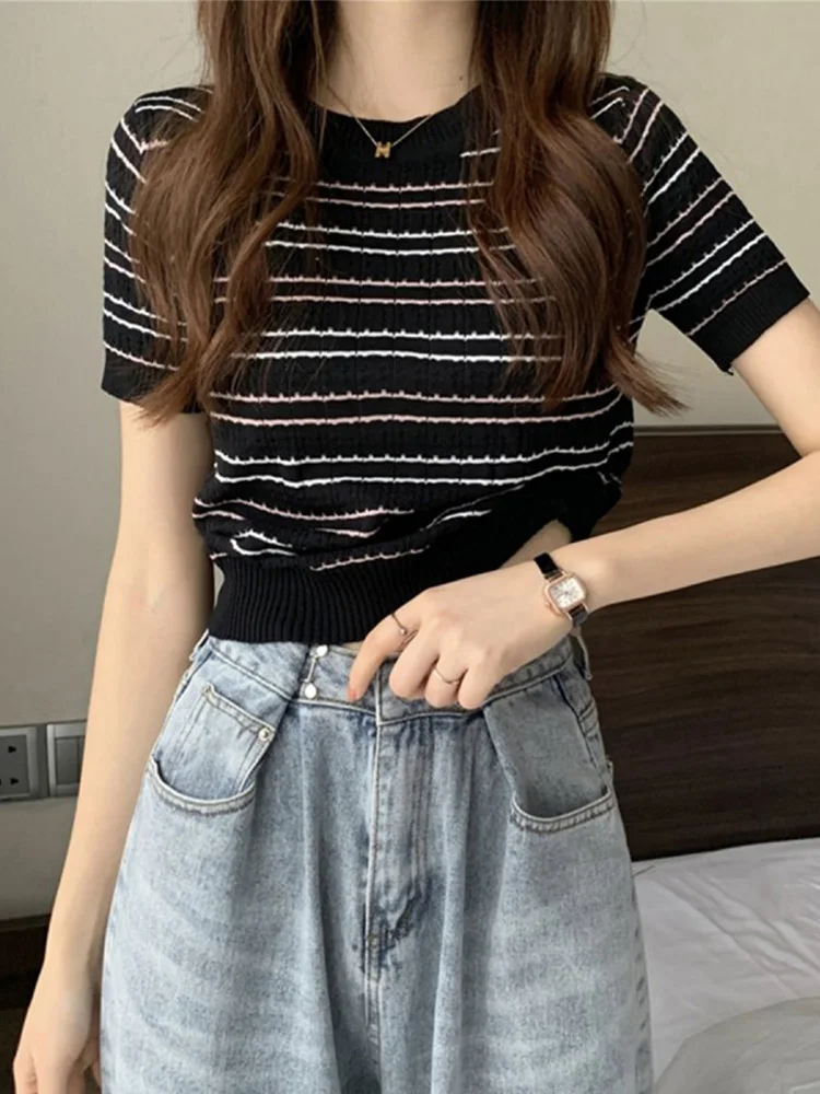 Ice Silk Knitted Short Sleeve T-Shirt Women's Brand Clothing Tagless Striped Top Summer Commute Style Slim Fit Korean Version
Ice Silk Knitted Short Sleeve T-Shirt Women's Brand Clothing Tagless Striped Top Summer Commute Style Slim Fit Korean Version