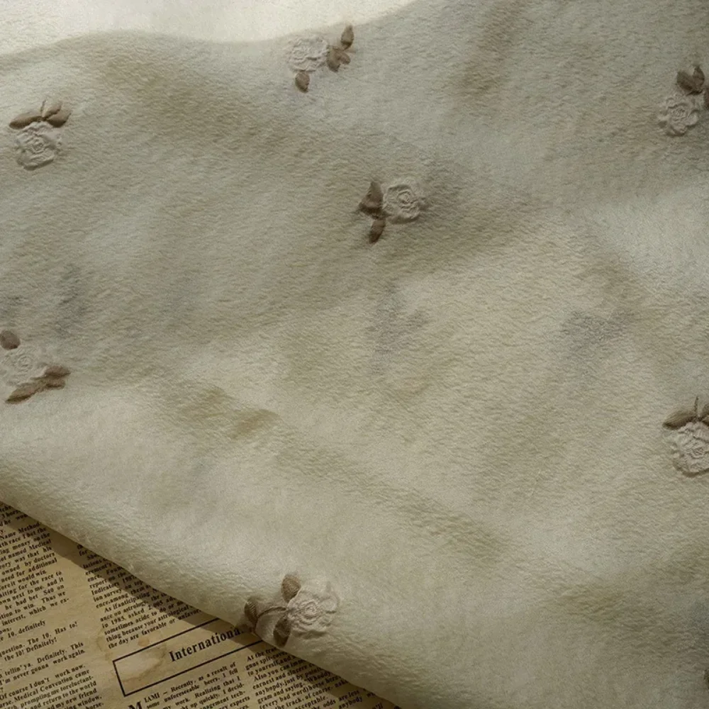 Окрашенная в пряжу жаккардовая ткань, весна-лето, абрикосовая роза, слегка прозрачная маленькая рубашка на бретельках, модная швейная ткань на метр
Окрашенная в пряжу жаккардовая ткань, весна-лето, абрикосовая роза, слегка прозрачная маленькая рубашка на бретельках, модная швейная ткань на метр