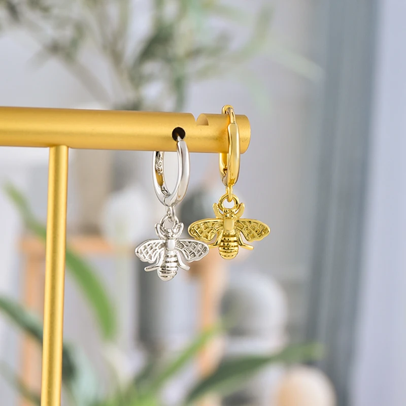 925 Sterling Silver Needle Exquisite Advanced Geometric Design Animal Insect Circle Earrings Simple Fashion Earrings Ear Jewelry
925 Sterling Silver Needle Exquisite Advanced Geometric Design Animal Insect Circle Earrings Simple Fashion Earrings Ear Jewelry