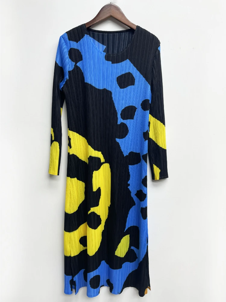 Miyake Pleated Dress Autumn New Women's Style Casual Relaxed Straight Sleeve Pleated Fashion Mid length Dresses
Miyake Pleated Dress Autumn New Women's Style Casual Relaxed Straight Sleeve Pleated Fashion Mid length Dresses