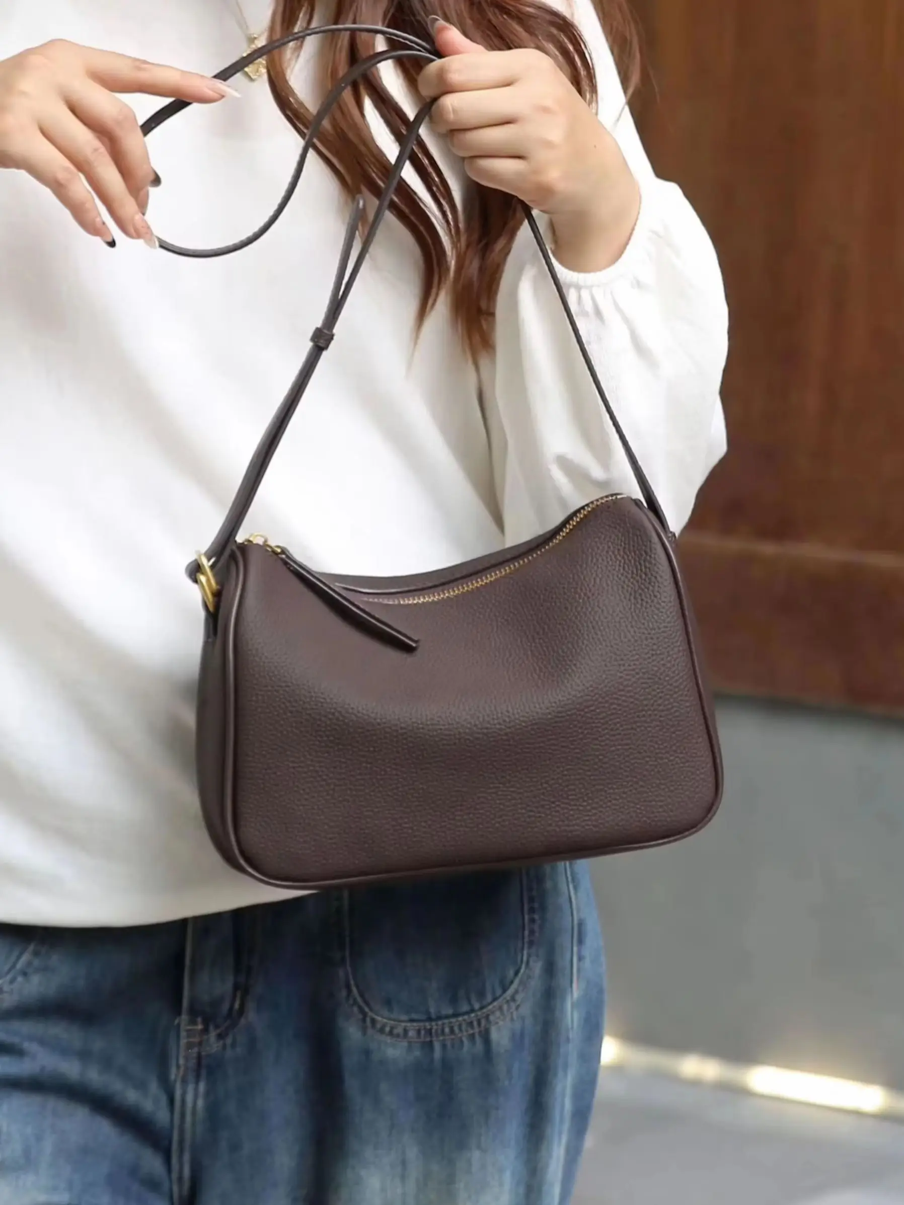 Women's Genuine Cowhide Leather Shoulder Crossbody Bag Luxury Deisigner Small Handbag Ladies Pillow Bag for Woman High Quality
Women's Genuine Cowhide Leather Shoulder Crossbody Bag Luxury Deisigner Small Handbag Ladies Pillow Bag for Woman High Quality