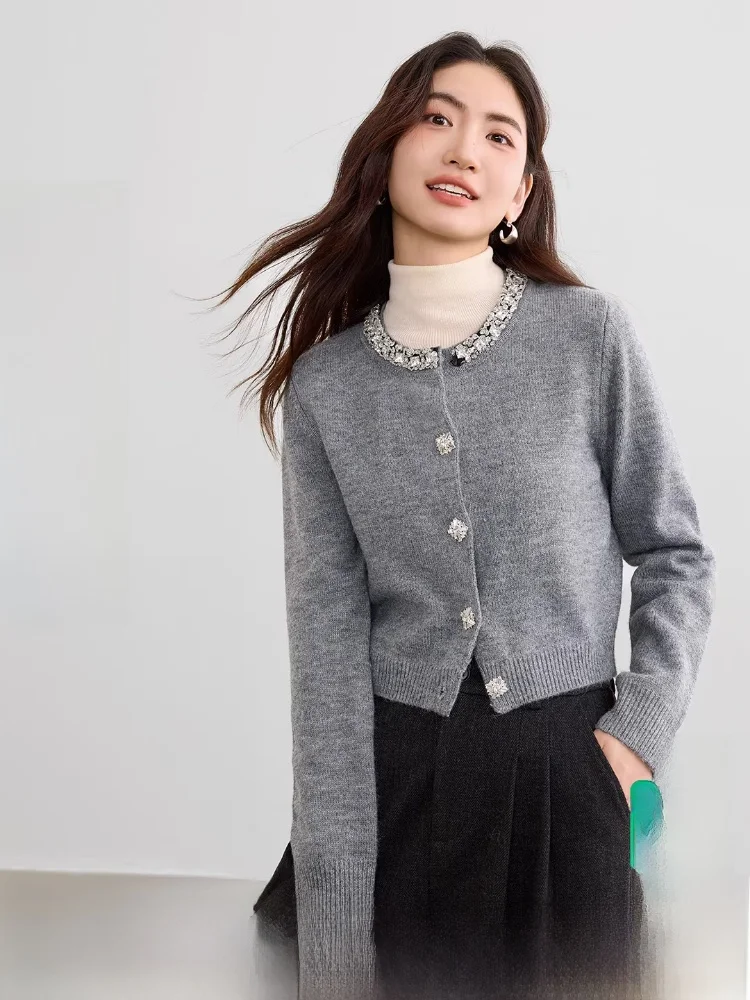 Elegant Commuter Women's Sweater round Neck Crystal Button Soft Elastic Core-Spun Short Open Cardigan Top for Spring
Elegant Commuter Women's Sweater round Neck Crystal Button Soft Elastic Core-Spun Short Open Cardigan Top for Spring