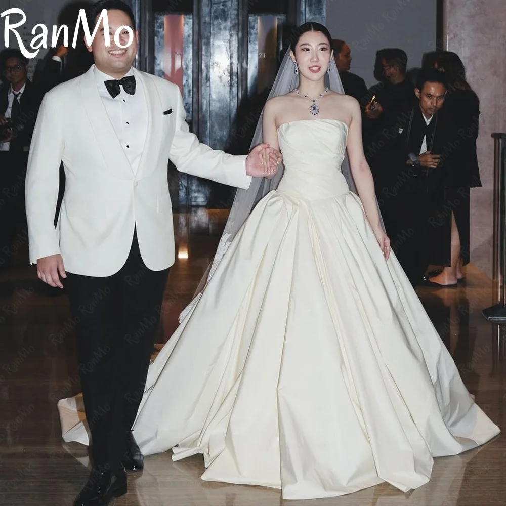 Ranmo 2025 Customized Elegant A Line Light Yellow Wedding Dress Floor-Length Stain Strapless Sleeveless Pleat Corest Bridal Gown
Ranmo 2025 Customized Elegant A Line Light Yellow Wedding Dress Floor-Length Stain Strapless Sleeveless Pleat Corest Bridal Gown