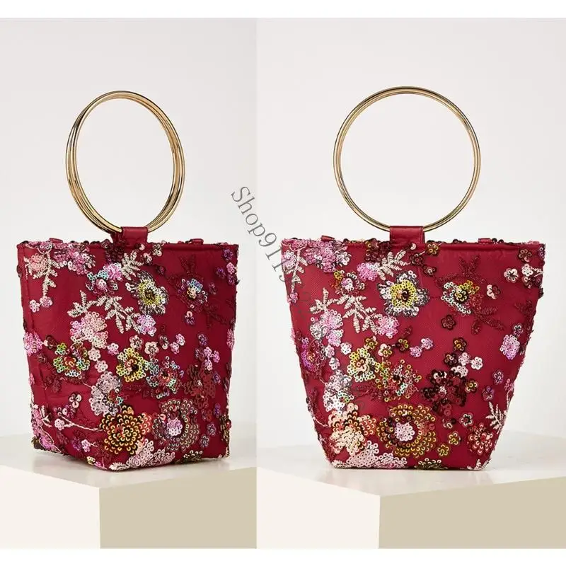 Trendy Handbag Showcasing Exquisite Needlework On Breathable Fabric Shoulder Purse Crossbody Bag with Chain Strap 066F
Trendy Handbag Showcasing Exquisite Needlework On Breathable Fabric Shoulder Purse Crossbody Bag with Chain Strap 066F