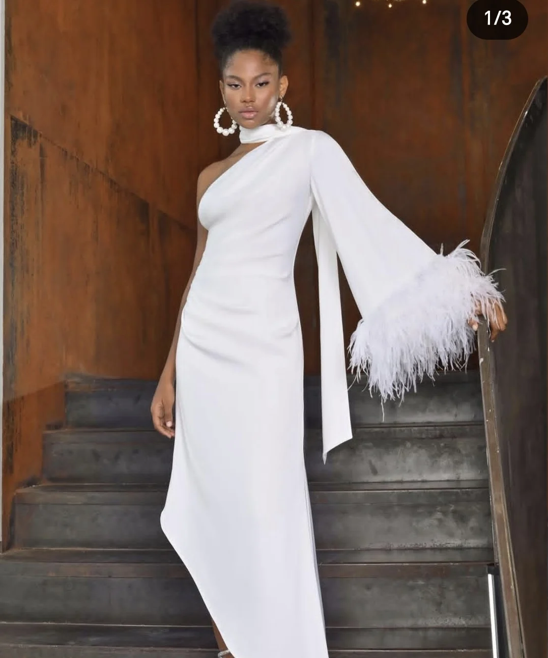 Customize To Measures 2025 Short Sleeve Wedding Dress With Feathers Side Slit For Women Stunning Bridal Gowns
Customize To Measures 2025 Short Sleeve Wedding Dress With Feathers Side Slit For Women Stunning Bridal Gowns