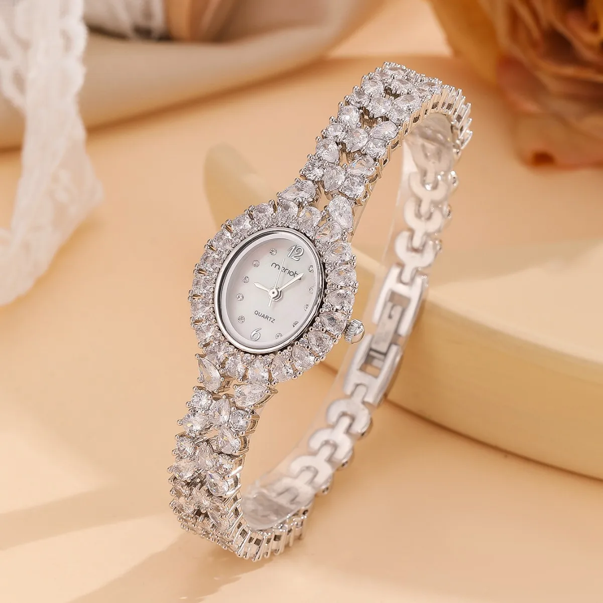 Diamond round women's watch pull free adjustment bracelet women's watch
Diamond round women's watch pull free adjustment bracelet women's watch